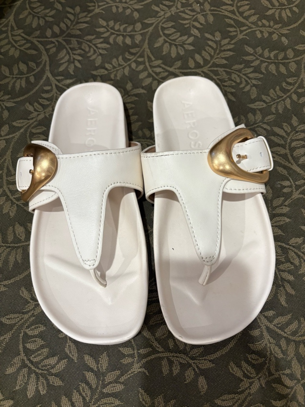 Aerosoles Lloyd Thong Slide Sandals with Gold Buckle NEW never worn  Size 7.5